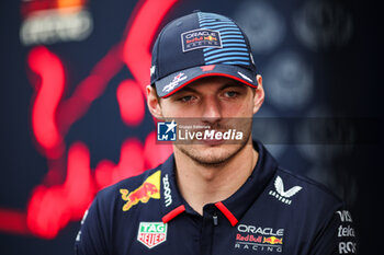 2024-09-19 - VERSTAPPEN Max (ned), Red Bull Racing RB20, portrait during the Formula 1 Singapore Grand Prix 2024, 18th round of the 2024 Formula One World Championship from September 20 to 22, 2024 on the Marina Bay Circuit, in Singapore, Singapore - F1 - SINGAPORE GRAND PRIX 2024 - FORMULA 1 - MOTORS