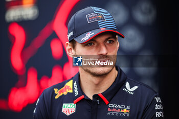 2024-09-19 - VERSTAPPEN Max (ned), Red Bull Racing RB20, portrait during the Formula 1 Singapore Grand Prix 2024, 18th round of the 2024 Formula One World Championship from September 20 to 22, 2024 on the Marina Bay Circuit, in Singapore, Singapore - F1 - SINGAPORE GRAND PRIX 2024 - FORMULA 1 - MOTORS