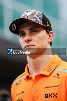 2024-09-19 - PIASTRI Oscar (aus), McLaren F1 Team MCL38, portrait during the Formula 1 Singapore Grand Prix 2024, 18th round of the 2024 Formula One World Championship from September 20 to 22, 2024 on the Marina Bay Circuit, in Singapore, Singapore - F1 - SINGAPORE GRAND PRIX 2024 - FORMULA 1 - MOTORS