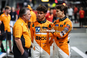 2024-09-19 - NORRIS Lando (gbr), McLaren F1 Team MCL38, portrait PIASTRI Oscar (aus), McLaren F1 Team MCL38, portrait BROWN Zak (usa), CEO of of McLaren Racing, portrait during the Formula 1 Singapore Grand Prix 2024, 18th round of the 2024 Formula One World Championship from September 20 to 22, 2024 on the Marina Bay Circuit, in Singapore, Singapore - F1 - SINGAPORE GRAND PRIX 2024 - FORMULA 1 - MOTORS