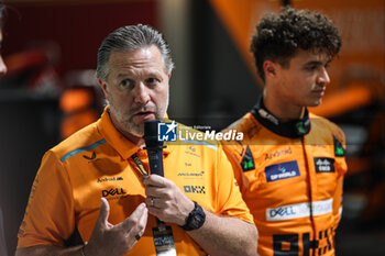 2024-09-19 - BROWN Zak (usa), CEO of of McLaren Racing, portrait NORRIS Lando (gbr), McLaren F1 Team MCL38, portrait during the Formula 1 Singapore Grand Prix 2024, 18th round of the 2024 Formula One World Championship from September 20 to 22, 2024 on the Marina Bay Circuit, in Singapore, Singapore - F1 - SINGAPORE GRAND PRIX 2024 - FORMULA 1 - MOTORS