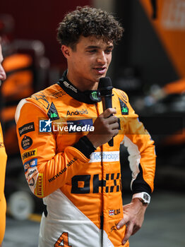 2024-09-19 - NORRIS Lando (gbr), McLaren F1 Team MCL38, portrait during the Formula 1 Singapore Grand Prix 2024, 18th round of the 2024 Formula One World Championship from September 20 to 22, 2024 on the Marina Bay Circuit, in Singapore, Singapore - F1 - SINGAPORE GRAND PRIX 2024 - FORMULA 1 - MOTORS