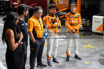 2024-09-19 - BROWN Zak (usa), CEO of of McLaren Racing, portrait NORRIS Lando (gbr), McLaren F1 Team MCL38, portrait PIASTRI Oscar (aus), McLaren F1 Team MCL38, portrait during the Formula 1 Singapore Grand Prix 2024, 18th round of the 2024 Formula One World Championship from September 20 to 22, 2024 on the Marina Bay Circuit, in Singapore, Singapore - F1 - SINGAPORE GRAND PRIX 2024 - FORMULA 1 - MOTORS