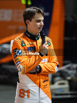 2024-09-19 - PIASTRI Oscar (aus), McLaren F1 Team MCL38, portrait during the Formula 1 Singapore Grand Prix 2024, 18th round of the 2024 Formula One World Championship from September 20 to 22, 2024 on the Marina Bay Circuit, in Singapore, Singapore - F1 - SINGAPORE GRAND PRIX 2024 - FORMULA 1 - MOTORS