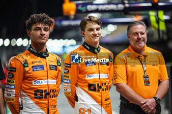 2024-09-19 - NORRIS Lando (gbr), McLaren F1 Team MCL38, portrait PIASTRI Oscar (aus), McLaren F1 Team MCL38, portrait BROWN Zak (usa), CEO of of McLaren Racing, portrait during the Formula 1 Singapore Grand Prix 2024, 18th round of the 2024 Formula One World Championship from September 20 to 22, 2024 on the Marina Bay Circuit, in Singapore, Singapore - F1 - SINGAPORE GRAND PRIX 2024 - FORMULA 1 - MOTORS