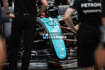 2024-09-19 - Mercedes AMG F1 Team special livery Petronas 50 years during the Formula 1 Singapore Grand Prix 2024, 18th round of the 2024 Formula One World Championship from September 20 to 22, 2024 on the Marina Bay Circuit, in Singapore, Singapore - F1 - SINGAPORE GRAND PRIX 2024 - FORMULA 1 - MOTORS