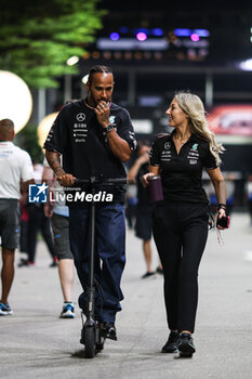 2024-09-19 - HAMILTON Lewis (gbr), Mercedes AMG F1 Team W15, portrait during the Formula 1 Singapore Grand Prix 2024, 18th round of the 2024 Formula One World Championship from September 20 to 22, 2024 on the Marina Bay Circuit, in Singapore, Singapore - F1 - SINGAPORE GRAND PRIX 2024 - FORMULA 1 - MOTORS