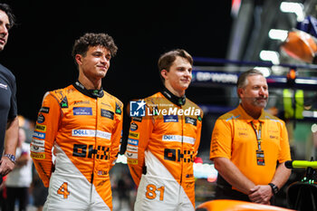 2024-09-19 - NORRIS Lando (gbr), McLaren F1 Team MCL38, PIASTRI Oscar (aus), McLaren F1 Team MCL38, BROWN Zak (usa), CEO of of McLaren Racing, portrait during the Formula 1 Singapore Grand Prix 2024, 18th round of the 2024 Formula One World Championship from September 20 to 22, 2024 on the Marina Bay Circuit, in Singapore, Singapore - F1 - SINGAPORE GRAND PRIX 2024 - FORMULA 1 - MOTORS