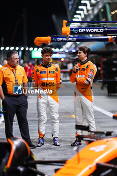 2024-09-19 - NORRIS Lando (gbr), McLaren F1 Team MCL38, PIASTRI Oscar (aus), McLaren F1 Team MCL38, BROWN Zak (usa), CEO of of McLaren Racing, portrait during the Formula 1 Singapore Grand Prix 2024, 18th round of the 2024 Formula One World Championship from September 20 to 22, 2024 on the Marina Bay Circuit, in Singapore, Singapore - F1 - SINGAPORE GRAND PRIX 2024 - FORMULA 1 - MOTORS