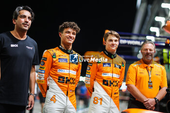 2024-09-19 - NORRIS Lando (gbr), McLaren F1 Team MCL38, PIASTRI Oscar (aus), McLaren F1 Team MCL38, BROWN Zak (usa), CEO of of McLaren Racing, portrait during the Formula 1 Singapore Grand Prix 2024, 18th round of the 2024 Formula One World Championship from September 20 to 22, 2024 on the Marina Bay Circuit, in Singapore, Singapore - F1 - SINGAPORE GRAND PRIX 2024 - FORMULA 1 - MOTORS