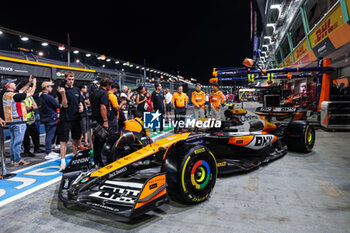 2024-09-19 - 04 NORRIS Lando (gbr), McLaren F1 Team MCL38, action special livery during the Formula 1 Singapore Grand Prix 2024, 18th round of the 2024 Formula One World Championship from September 20 to 22, 2024 on the Marina Bay Circuit, in Singapore, Singapore - F1 - SINGAPORE GRAND PRIX 2024 - FORMULA 1 - MOTORS