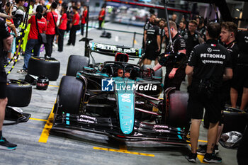 2024-09-19 - 63 RUSSELL George (gbr), Mercedes AMG F1 Team W15, action special livery during the Formula 1 Singapore Grand Prix 2024, 18th round of the 2024 Formula One World Championship from September 20 to 22, 2024 on the Marina Bay Circuit, in Singapore, Singapore - F1 - SINGAPORE GRAND PRIX 2024 - FORMULA 1 - MOTORS