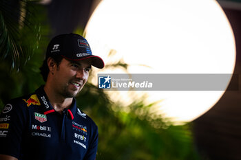 2024-09-19 - PEREZ Sergio (mex), Red Bull Racing RB20, portrait during the Formula 1 Singapore Grand Prix 2024, 18th round of the 2024 Formula One World Championship from September 20 to 22, 2024 on the Marina Bay Circuit, in Singapore, Singapore - F1 - SINGAPORE GRAND PRIX 2024 - FORMULA 1 - MOTORS