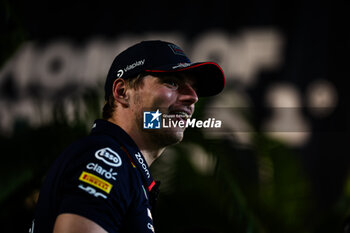 2024-09-19 - VERSTAPPEN Max (ned), Red Bull Racing RB20, portrait, during the Formula 1 Singapore Grand Prix 2024, 18th round of the 2024 Formula One World Championship from September 20 to 22, 2024 on the Marina Bay Circuit, in Singapore, Singapore - F1 - SINGAPORE GRAND PRIX 2024 - FORMULA 1 - MOTORS