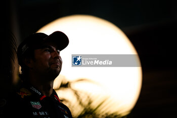 2024-09-19 - PEREZ Sergio (mex), Red Bull Racing RB20, portrait during the Formula 1 Singapore Grand Prix 2024, 18th round of the 2024 Formula One World Championship from September 20 to 22, 2024 on the Marina Bay Circuit, in Singapore, Singapore - F1 - SINGAPORE GRAND PRIX 2024 - FORMULA 1 - MOTORS