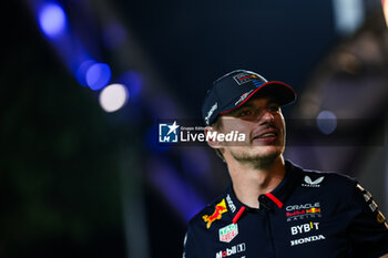 2024-09-19 - VERSTAPPEN Max (ned), Red Bull Racing RB20, portrait during the Formula 1 Singapore Grand Prix 2024, 18th round of the 2024 Formula One World Championship from September 20 to 22, 2024 on the Marina Bay Circuit, in Singapore, Singapore - F1 - SINGAPORE GRAND PRIX 2024 - FORMULA 1 - MOTORS