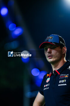 2024-09-19 - VERSTAPPEN Max (ned), Red Bull Racing RB20, portrait during the Formula 1 Singapore Grand Prix 2024, 18th round of the 2024 Formula One World Championship from September 20 to 22, 2024 on the Marina Bay Circuit, in Singapore, Singapore - F1 - SINGAPORE GRAND PRIX 2024 - FORMULA 1 - MOTORS