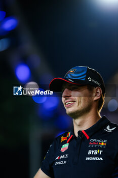 2024-09-19 - VERSTAPPEN Max (ned), Red Bull Racing RB20, portrait during the Formula 1 Singapore Grand Prix 2024, 18th round of the 2024 Formula One World Championship from September 20 to 22, 2024 on the Marina Bay Circuit, in Singapore, Singapore - F1 - SINGAPORE GRAND PRIX 2024 - FORMULA 1 - MOTORS