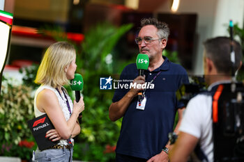 2024-09-19 - MONTAGNY Franck (fra), TV presenter of Canal+, portrait during the Formula 1 Singapore Grand Prix 2024, 18th round of the 2024 Formula One World Championship from September 20 to 22, 2024 on the Marina Bay Circuit, in Singapore, Singapore - F1 - SINGAPORE GRAND PRIX 2024 - FORMULA 1 - MOTORS