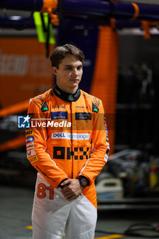 2024-09-19 - PIASTRI Oscar (aus), McLaren F1 Team MCL38, portrait during the Formula 1 Singapore Grand Prix 2024, 18th round of the 2024 Formula One World Championship from September 20 to 22, 2024 on the Marina Bay Circuit, in Singapore, Singapore - F1 - SINGAPORE GRAND PRIX 2024 - FORMULA 1 - MOTORS