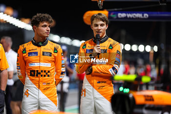 2024-09-19 - NORRIS Lando (gbr), McLaren F1 Team MCL38, PIASTRI Oscar (aus), McLaren F1 Team MCL38, portrait during the Formula 1 Singapore Grand Prix 2024, 18th round of the 2024 Formula One World Championship from September 20 to 22, 2024 on the Marina Bay Circuit, in Singapore, Singapore - F1 - SINGAPORE GRAND PRIX 2024 - FORMULA 1 - MOTORS