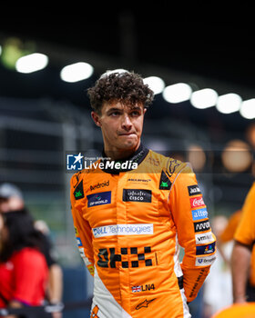 2024-09-19 - NORRIS Lando (gbr), McLaren F1 Team MCL38, PIASTRI Oscar (aus), McLaren F1 Team MCL38, portrait during the Formula 1 Singapore Grand Prix 2024, 18th round of the 2024 Formula One World Championship from September 20 to 22, 2024 on the Marina Bay Circuit, in Singapore, Singapore - F1 - SINGAPORE GRAND PRIX 2024 - FORMULA 1 - MOTORS