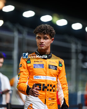 2024-09-19 - NORRIS Lando (gbr), McLaren F1 Team MCL38, portrait during the Formula 1 Singapore Grand Prix 2024, 18th round of the 2024 Formula One World Championship from September 20 to 22, 2024 on the Marina Bay Circuit, in Singapore, Singapore - F1 - SINGAPORE GRAND PRIX 2024 - FORMULA 1 - MOTORS