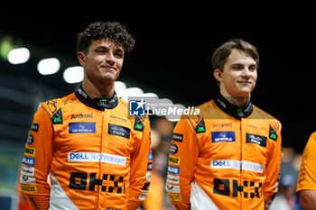 2024-09-19 - NORRIS Lando (gbr), McLaren F1 Team MCL38, PIASTRI Oscar (aus), McLaren F1 Team MCL38, portrait during the Formula 1 Singapore Grand Prix 2024, 18th round of the 2024 Formula One World Championship from September 20 to 22, 2024 on the Marina Bay Circuit, in Singapore, Singapore - F1 - SINGAPORE GRAND PRIX 2024 - FORMULA 1 - MOTORS