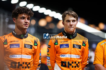 2024-09-19 - NORRIS Lando (gbr), McLaren F1 Team MCL38, PIASTRI Oscar (aus), McLaren F1 Team MCL38, portrait during the Formula 1 Singapore Grand Prix 2024, 18th round of the 2024 Formula One World Championship from September 20 to 22, 2024 on the Marina Bay Circuit, in Singapore, Singapore - F1 - SINGAPORE GRAND PRIX 2024 - FORMULA 1 - MOTORS