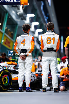 2024-09-19 - NORRIS Lando (gbr), McLaren F1 Team MCL38, PIASTRI Oscar (aus), McLaren F1 Team MCL38, portrait during the Formula 1 Singapore Grand Prix 2024, 18th round of the 2024 Formula One World Championship from September 20 to 22, 2024 on the Marina Bay Circuit, in Singapore, Singapore - F1 - SINGAPORE GRAND PRIX 2024 - FORMULA 1 - MOTORS