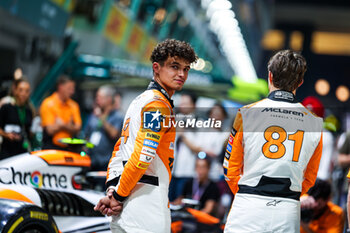 2024-09-19 - NORRIS Lando (gbr), McLaren F1 Team MCL38, PIASTRI Oscar (aus), McLaren F1 Team MCL38, portrait during the Formula 1 Singapore Grand Prix 2024, 18th round of the 2024 Formula One World Championship from September 20 to 22, 2024 on the Marina Bay Circuit, in Singapore, Singapore - F1 - SINGAPORE GRAND PRIX 2024 - FORMULA 1 - MOTORS