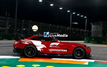 2024-09-19 - Mercedes AMG Safety Car in action during the Formula 1 Singapore Grand Prix 2024, 18th round of the 2024 Formula One World Championship from September 20 to 22, 2024 on the Marina Bay Circuit, in Singapore, Singapore - F1 - SINGAPORE GRAND PRIX 2024 - FORMULA 1 - MOTORS