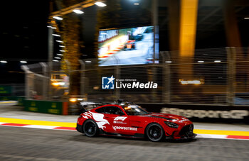 2024-09-19 - Mercedes AMG Safety Car in action during the Formula 1 Singapore Grand Prix 2024, 18th round of the 2024 Formula One World Championship from September 20 to 22, 2024 on the Marina Bay Circuit, in Singapore, Singapore - F1 - SINGAPORE GRAND PRIX 2024 - FORMULA 1 - MOTORS