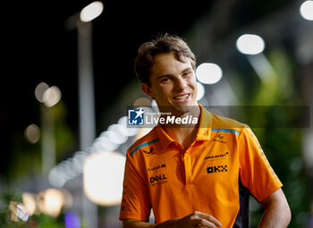 2024-09-19 - PIASTRI Oscar (aus), McLaren F1 Team MCL38, portrait during the Formula 1 Singapore Grand Prix 2024, 18th round of the 2024 Formula One World Championship from September 20 to 22, 2024 on the Marina Bay Circuit, in Singapore, Singapore - F1 - SINGAPORE GRAND PRIX 2024 - FORMULA 1 - MOTORS