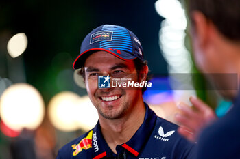 2024-09-19 - PEREZ Sergio (mex), Red Bull Racing RB20, portrait during the Formula 1 Singapore Grand Prix 2024, 18th round of the 2024 Formula One World Championship from September 20 to 22, 2024 on the Marina Bay Circuit, in Singapore, Singapore - F1 - SINGAPORE GRAND PRIX 2024 - FORMULA 1 - MOTORS