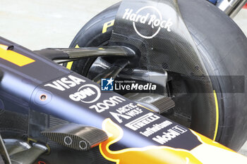 2024-09-20 - Red Bull Racing RB20, mechanical detail Enlarged front brake duct exit geometry during the Formula 1 Singapore Grand Prix 2024, 18th round of the 2024 Formula One World Championship from September 20 to 22, 2024 on the Marina Bay Circuit, in Singapore, Singapore - F1 - SINGAPORE GRAND PRIX 2024 - FORMULA 1 - MOTORS