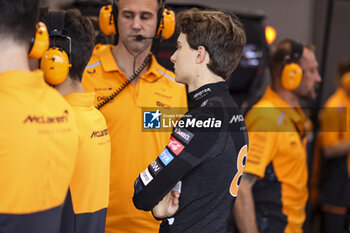 2024-09-20 - PIASTRI Oscar (aus), McLaren F1 Team MCL38, portrait during the Formula 1 Singapore Grand Prix 2024, 18th round of the 2024 Formula One World Championship from September 20 to 22, 2024 on the Marina Bay Circuit, in Singapore, Singapore - F1 - SINGAPORE GRAND PRIX 2024 - FORMULA 1 - MOTORS