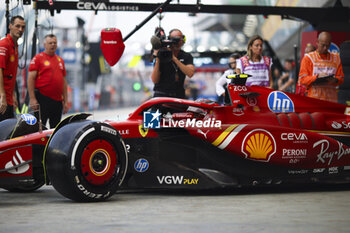 2024-09-20 - 55 SAINZ Carlos (spa), Scuderia Ferrari SF-24, action during the Formula 1 Singapore Grand Prix 2024, 18th round of the 2024 Formula One World Championship from September 20 to 22, 2024 on the Marina Bay Circuit, in Singapore, Singapore - F1 - SINGAPORE GRAND PRIX 2024 - FORMULA 1 - MOTORS