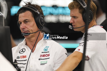 2024-09-20 - WOLFF Toto (aut), Team Principal & CEO of Mercedes AMG F1 Team, portrait during the Formula 1 Singapore Grand Prix 2024, 18th round of the 2024 Formula One World Championship from September 20 to 22, 2024 on the Marina Bay Circuit, in Singapore, Singapore - F1 - SINGAPORE GRAND PRIX 2024 - FORMULA 1 - MOTORS