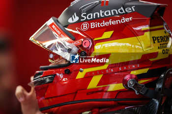 2024-09-20 - SAINZ Carlos (spa), Scuderia Ferrari SF-24, portrait during the Formula 1 Singapore Grand Prix 2024, 18th round of the 2024 Formula One World Championship from September 20 to 22, 2024 on the Marina Bay Circuit, in Singapore, Singapore - F1 - SINGAPORE GRAND PRIX 2024 - FORMULA 1 - MOTORS