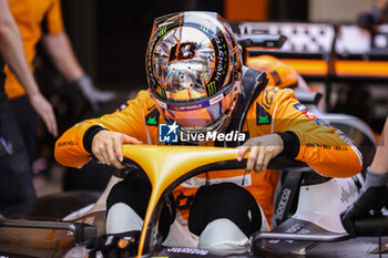 2024-09-20 - PIASTRI Oscar (aus), McLaren F1 Team MCL38, portrait during the Formula 1 Singapore Grand Prix 2024, 18th round of the 2024 Formula One World Championship from September 20 to 22, 2024 on the Marina Bay Circuit, in Singapore, Singapore - F1 - SINGAPORE GRAND PRIX 2024 - FORMULA 1 - MOTORS