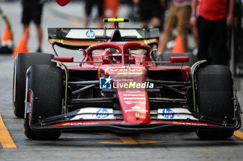 2024-09-20 - 55 SAINZ Carlos (spa), Scuderia Ferrari SF-24, action during the Formula 1 Singapore Grand Prix 2024, 18th round of the 2024 Formula One World Championship from September 20 to 22, 2024 on the Marina Bay Circuit, in Singapore, Singapore - F1 - SINGAPORE GRAND PRIX 2024 - FORMULA 1 - MOTORS