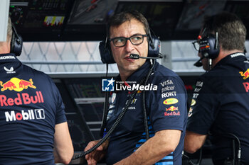 2024-09-20 - WACHE Pierre (fra), Technical Director of Red Bull Racing, portrait during the Formula 1 Singapore Grand Prix 2024, 18th round of the 2024 Formula One World Championship from September 20 to 22, 2024 on the Marina Bay Circuit, in Singapore, Singapore - F1 - SINGAPORE GRAND PRIX 2024 - FORMULA 1 - MOTORS