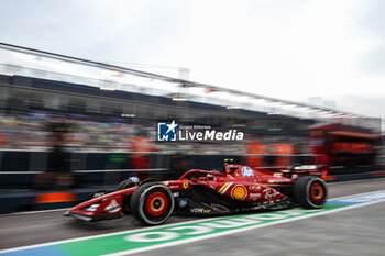 2024-09-20 - 55 SAINZ Carlos (spa), Scuderia Ferrari SF-24, action during the Formula 1 Singapore Grand Prix 2024, 18th round of the 2024 Formula One World Championship from September 20 to 22, 2024 on the Marina Bay Circuit, in Singapore, Singapore - F1 - SINGAPORE GRAND PRIX 2024 - FORMULA 1 - MOTORS