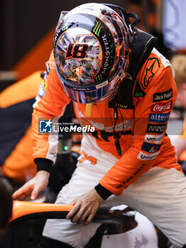 2024-09-20 - PIASTRI Oscar (aus), McLaren F1 Team MCL38, portrait during the Formula 1 Singapore Grand Prix 2024, 18th round of the 2024 Formula One World Championship from September 20 to 22, 2024 on the Marina Bay Circuit, in Singapore, Singapore - F1 - SINGAPORE GRAND PRIX 2024 - FORMULA 1 - MOTORS