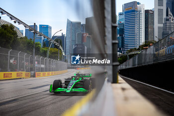 2024-09-20 - 24 ZHOU Guanyu (chi), Stake F1 Team Kick Sauber C44, action during the Formula 1 Singapore Grand Prix 2024, 18th round of the 2024 Formula One World Championship from September 20 to 22, 2024 on the Marina Bay Circuit, in Singapore, Singapore - F1 - SINGAPORE GRAND PRIX 2024 - FORMULA 1 - MOTORS