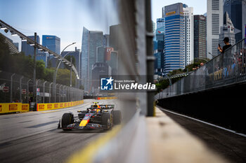 2024-09-20 - 11 PEREZ Sergio (mex), Red Bull Racing RB20, action during the Formula 1 Singapore Grand Prix 2024, 18th round of the 2024 Formula One World Championship from September 20 to 22, 2024 on the Marina Bay Circuit, in Singapore, Singapore - F1 - SINGAPORE GRAND PRIX 2024 - FORMULA 1 - MOTORS