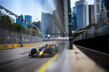 2024-09-20 - 11 PEREZ Sergio (mex), Red Bull Racing RB20, action during the Formula 1 Singapore Grand Prix 2024, 18th round of the 2024 Formula One World Championship from September 20 to 22, 2024 on the Marina Bay Circuit, in Singapore, Singapore - F1 - SINGAPORE GRAND PRIX 2024 - FORMULA 1 - MOTORS