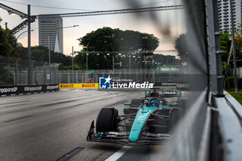 2024-09-20 - 63 RUSSELL George (gbr), Mercedes AMG F1 Team W15, action during the Formula 1 Singapore Grand Prix 2024, 18th round of the 2024 Formula One World Championship from September 20 to 22, 2024 on the Marina Bay Circuit, in Singapore, Singapore - F1 - SINGAPORE GRAND PRIX 2024 - FORMULA 1 - MOTORS