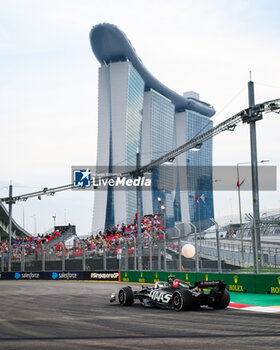 2024-09-20 - 27 HULKENBERG Nico (ger), Haas F1 Team VF-24 Ferrari, action during the Formula 1 Singapore Grand Prix 2024, 18th round of the 2024 Formula One World Championship from September 20 to 22, 2024 on the Marina Bay Circuit, in Singapore, Singapore - F1 - SINGAPORE GRAND PRIX 2024 - FORMULA 1 - MOTORS